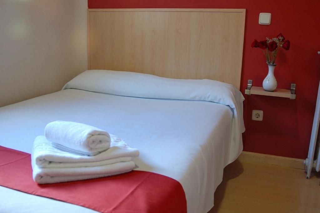 Hostal Falfes Madrid Room photo